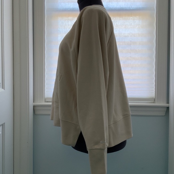 Nike Plus Versa Crewneck Sweatshirt NWT - Picture 11 of 12